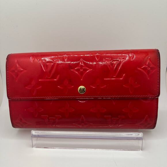 GUC Preowned Louis Vuitton Red Vernis Sarah Wallet - Picture 1 of 11